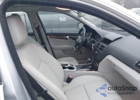 2009 Mercedes-Benz C 300 Luxury/Sport из США, поврежденный, VIN WDDGF54X99R054946